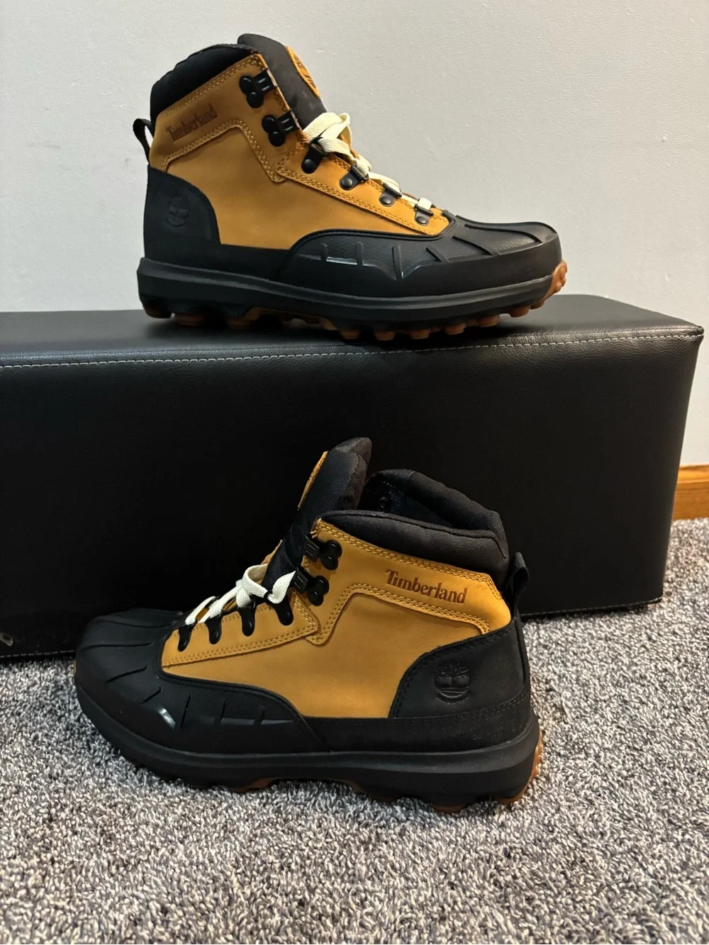 Timberland Black and Wheat Lace-Up Waterproof Boots nwot never worn very rare